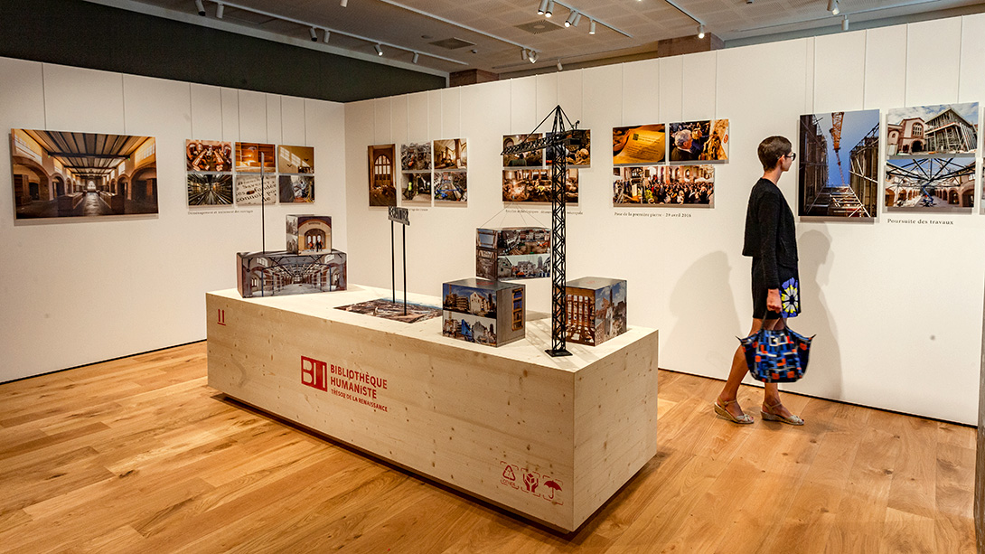 Ausstellungsraum mit Mila-wall Technik in der Humanistenbibliothek Selestat